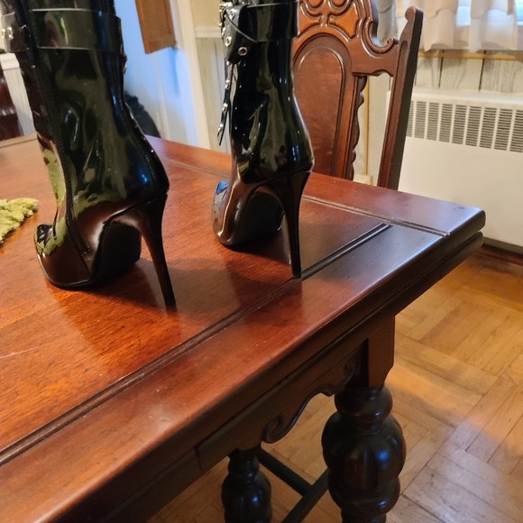 Black Boots - Picture 4 of 9